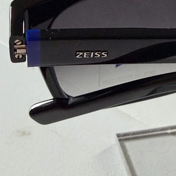 Zeiss ZS23527S Black Sunglasses 55□18 145 Gradient Lens Unisex Women’s